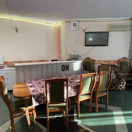 Citrus Guest House Ереван Екстериор снимка