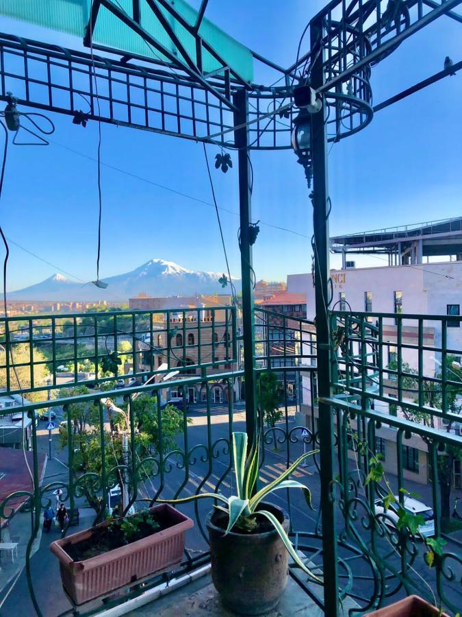 Citrus Guest House Ереван Екстериор снимка