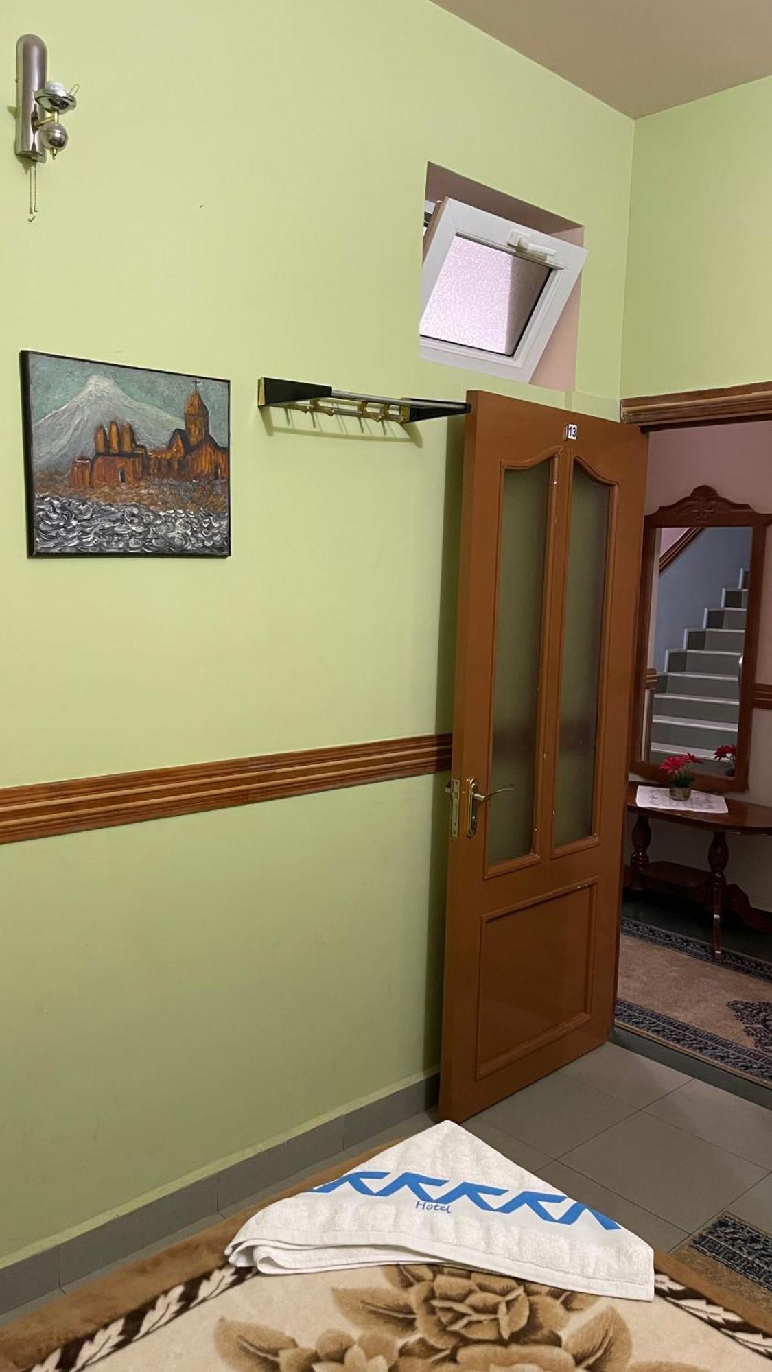 Citrus Guest House Ереван Екстериор снимка